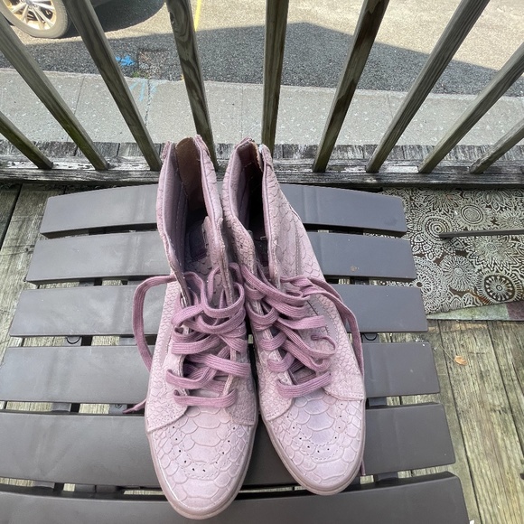 Rare VANS High-Top Shoes - Picture 3 of 8